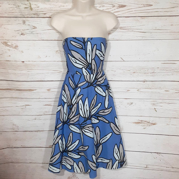 Bitten by Sarah Jessica Parker Dresses & Skirts - Bitten by SJP Blue Floral Strapless Dress